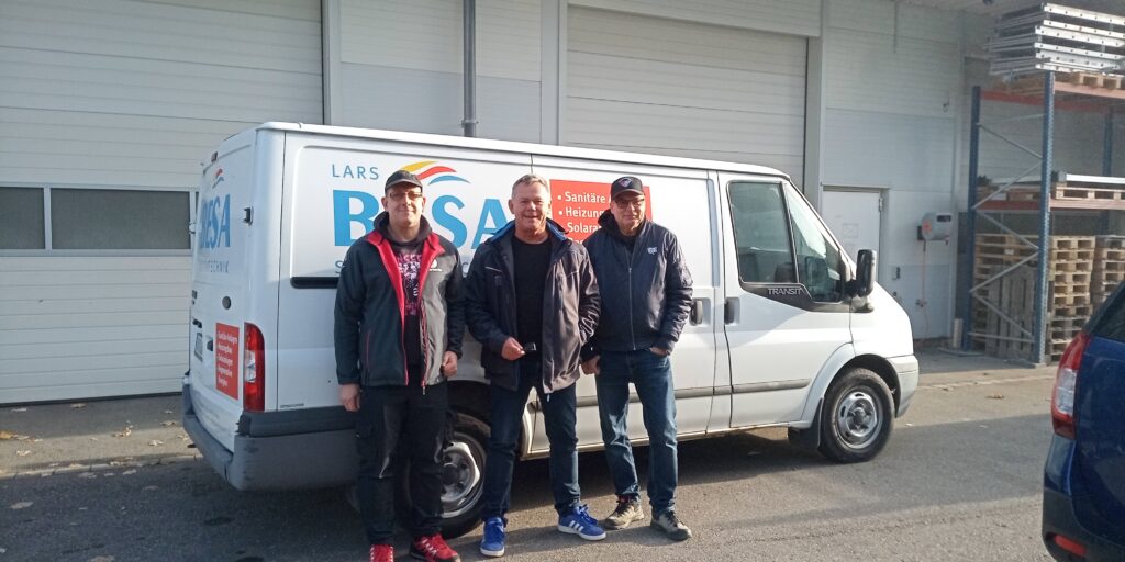 Vorstand Markus Nuglisch, Lars Besa - Besa Sanitärtechnik GmbH, Roland Loepp Kassier
Aufgenommen bei der Fahrzeugübergabe am 14.10.2025